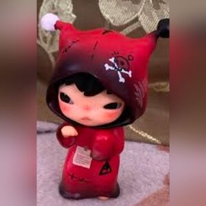 Hirono Echo Art Box, Hiding Behind You  Figure.